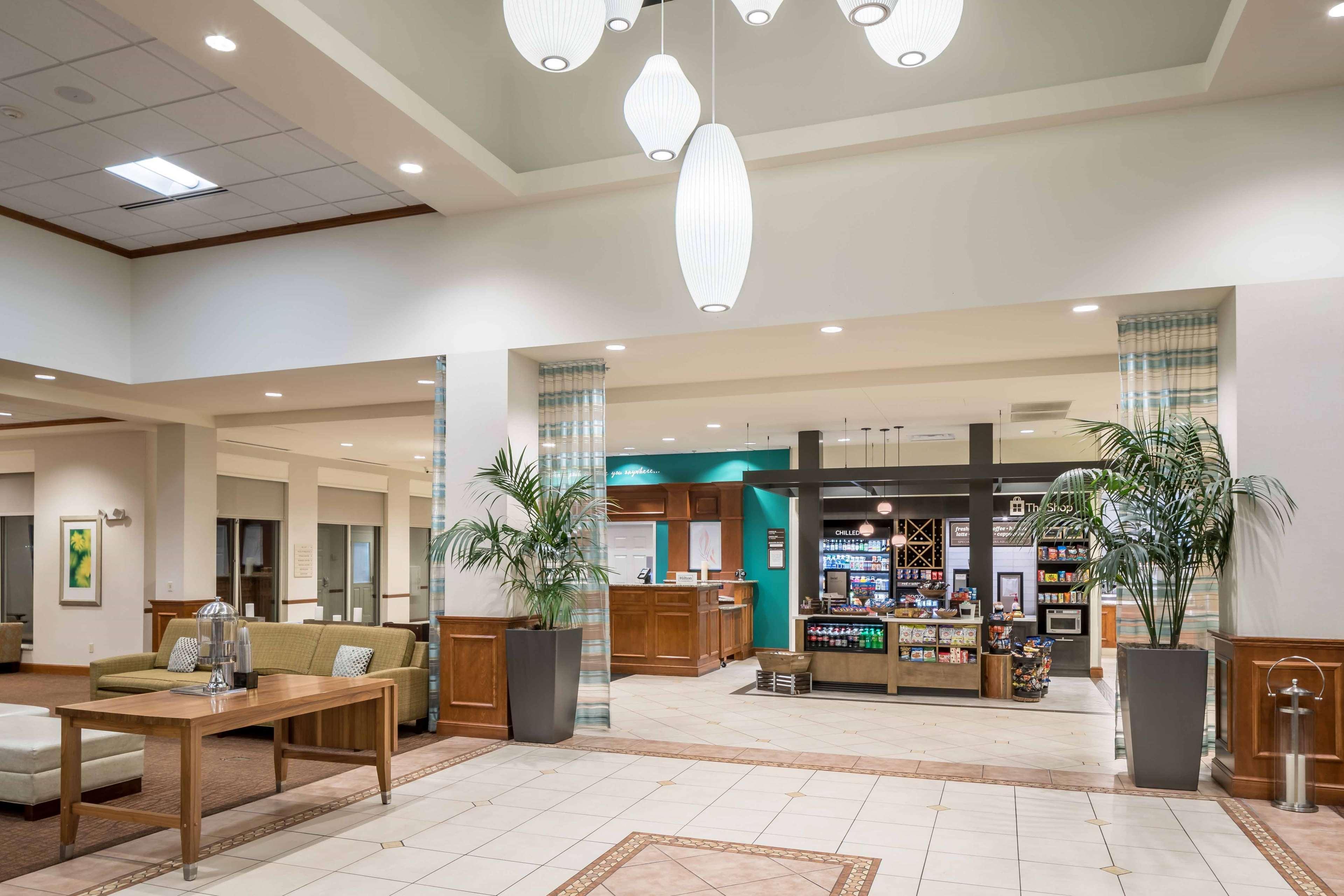 ヒルトン ガーデン イン レイク フォレスト メッタワ Lake Forest エクステリア 写真
